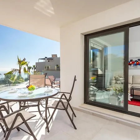 Modern With Pool In Ref 47 *