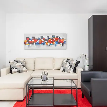 Apartment Modern With Pool In Ref 47 *