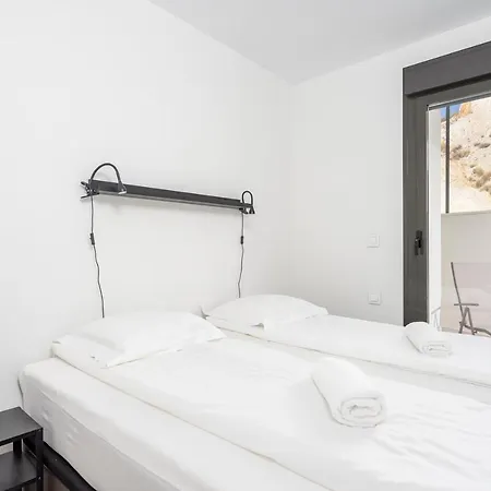 Apartment Modern With Pool In Ref 47
